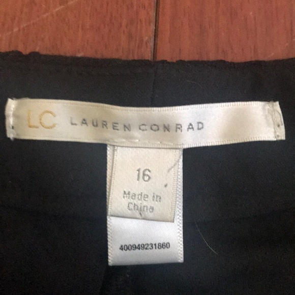 Shorts - Picture 3 of 4